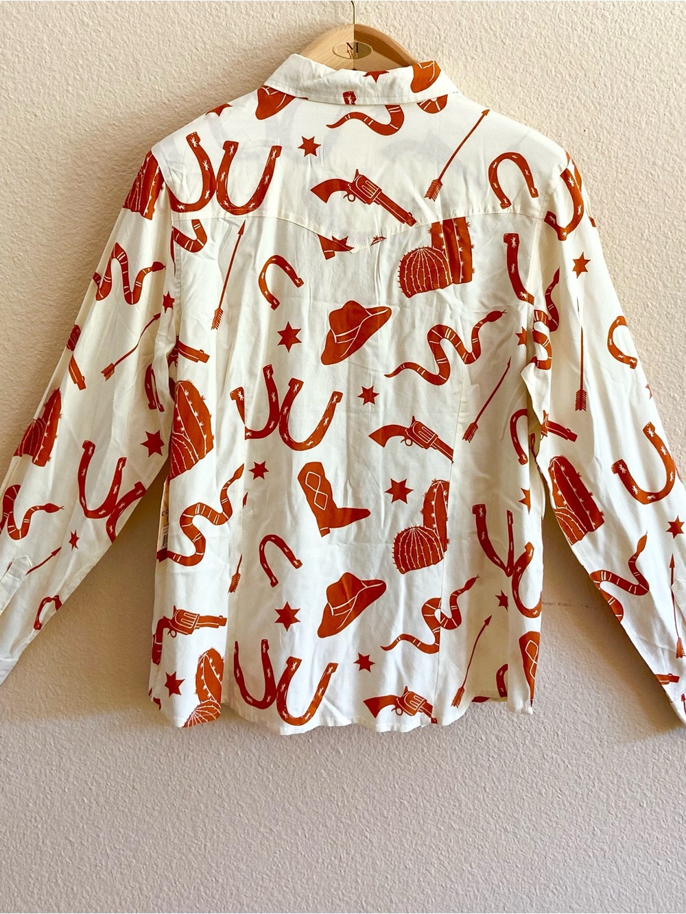Top - NWT - Austin - Burnt orange & white - Pearl snap Long sleeve  Boot & Snake - Picture 2 of 7